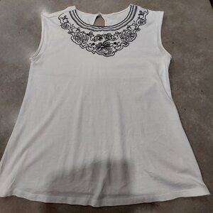 CLEO PETITES White Sleeveless Tank w/Black Laser Cut Embroidered Design Medium
